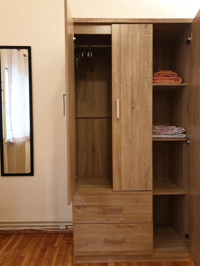 Myrtle, Center Renovated Apartment